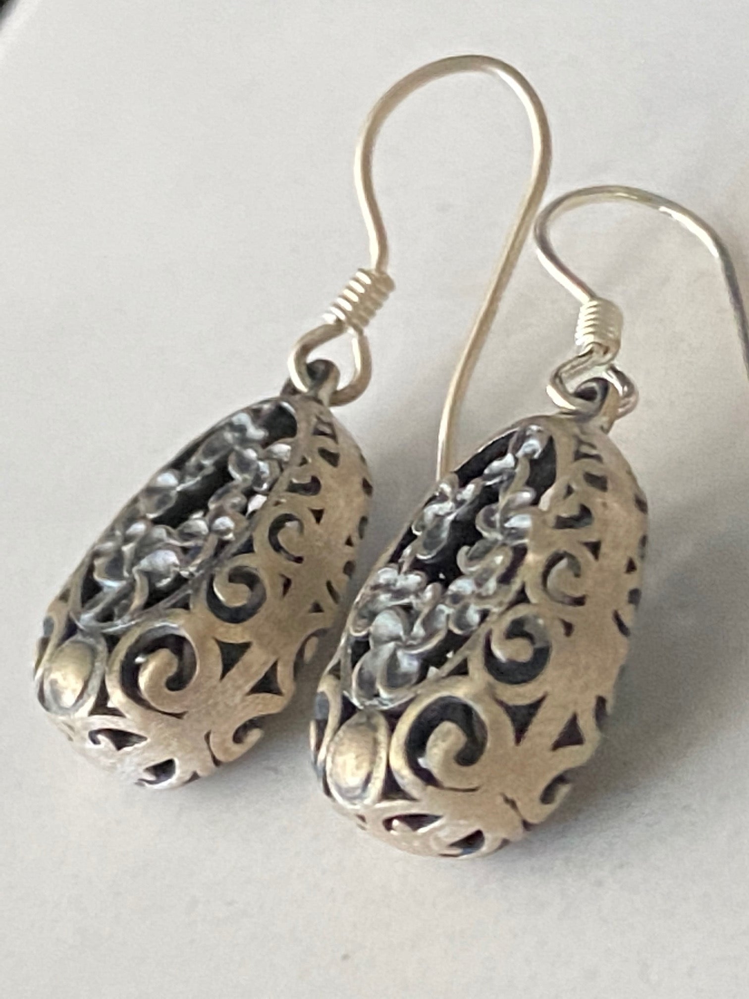 we-are-the-best-place-to-buy-sterling-silver-dangle-earrings-oval-filigree-flower-design-bali-discount_1.jpg