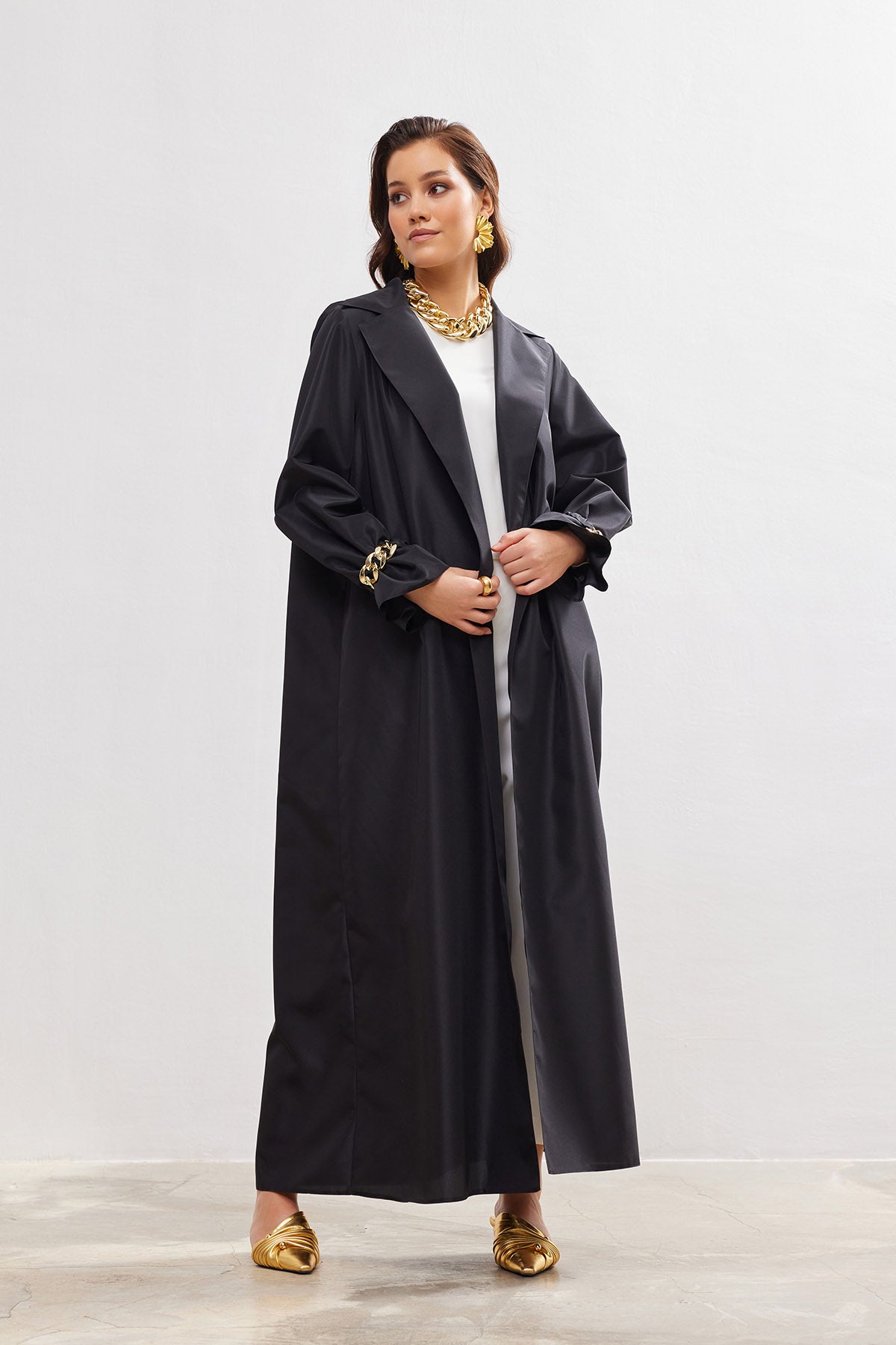 get-a-real-discount-of-black-chain-detailed-taffeta-trench-abaya-online_2.jpg